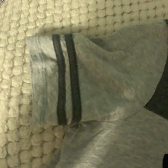 Women’s short sleeve under armor tee - Picture 3 of 5